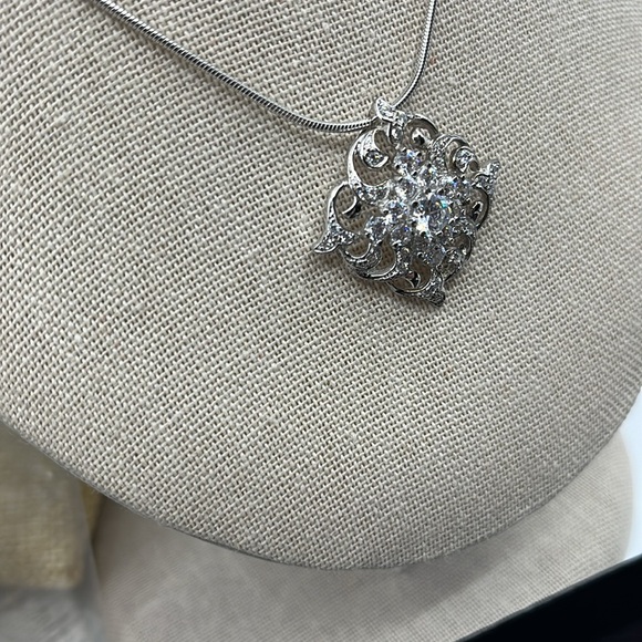 Beautiful Absolute 925 Italy Sterling Silver Necklace with CZ Pendant - Picture 11 of 15